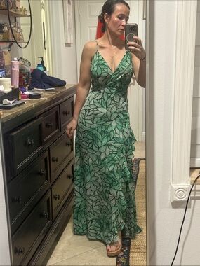 Lulu's Green Leaf-Print V-Neck Maxi Dress